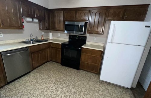 Uptown House | Safe/Family Friendly Townhome