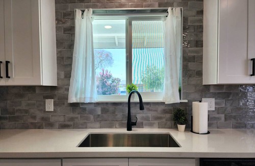 La Mirada House | Sunlit Sanctuary: 4BR for Families & Pets