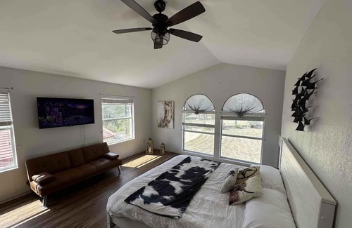 Jonestown House | Breathtaking Lakeviews 4 Bedrooms / 2 Bathrooms