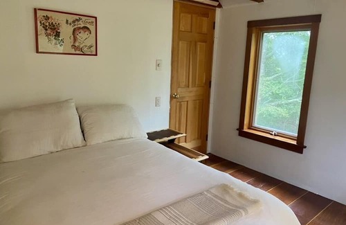 Vineyard Haven House | Unique garden home, private beach sticker included