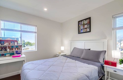 National City House | Modern, Downtown 3-Bedroom 3-Bath Home w/ Balcony Views, Free Parking & Laundry