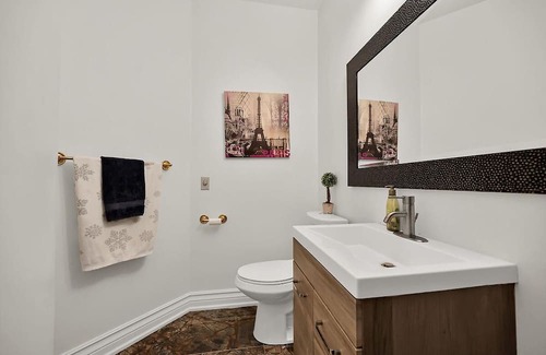 Halton Regional Municipality House | Indoor Jacuzzi & Private Tennis Court: Luxury Burlington Estate. 10,000 Sqft