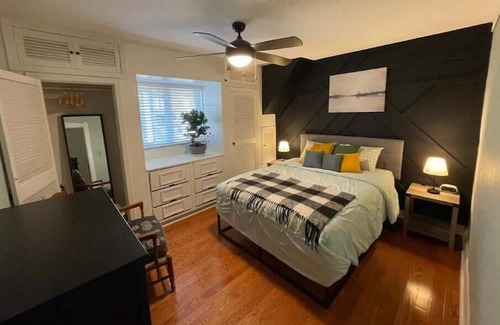 Leslieville House | Cozy Leslieville 2-Bedroom Home