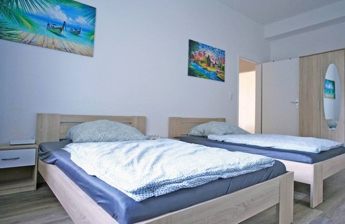Marxloh House | Neu Sanierte Monteurzimmer 1-8 Personen