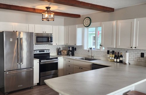 Arcadia House | Waterfront House, AC, Newly Remodeled, 8 Kayaks, 4 SUP, Rowboats
