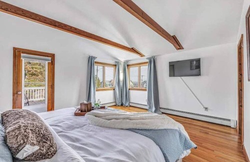 Milford House | Spacious 4 bedroom, oasis with ocean views galore