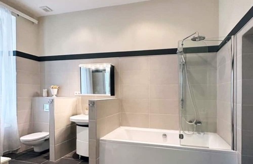 Baden Apartment | Holiday Apartment "Schickes Baden Bei Wien" with Shared Garden & Wi-Fi