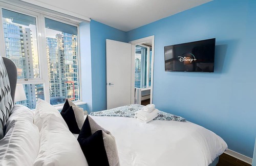 Crosstown Condo | Tranquil: Sauna, Pool, Hot Tub & Free Parking