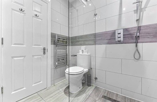 Seven Sisters Apartment | Serene Escape: Stylish and Cozy 2BR Flat