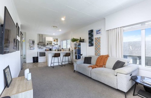 Glendowie House | St Heliers Gem: Beach and Scenic Routes Nearby