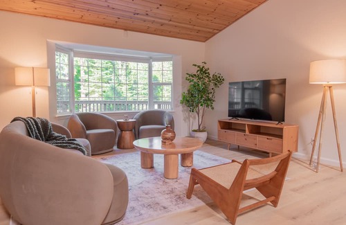 Pollock Pines House | Scenic Mountain Retreat - Hot Tub, Wineries, Lakes