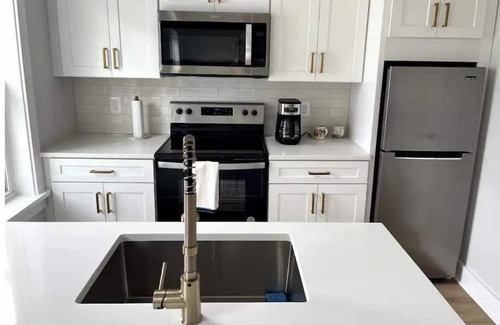 Hyattsville House | New Private Condo in Historic Area & Near DC