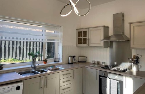 Hayfield House | Pass the Keys | The Cabin Stylish and Elegant for 4 and Furry Friends