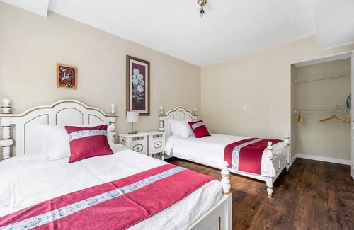Pitt Meadows House | Spacious 6 Bedroom House in Pitt Meadows