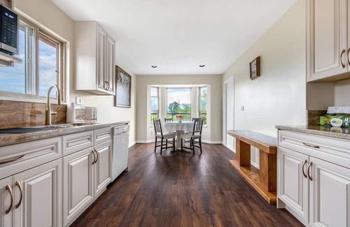 Pitt Meadows House | Spacious 6 Bedroom House in Pitt Meadows