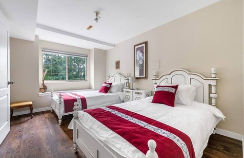 Pitt Meadows House | Spacious 6 Bedroom House in Pitt Meadows