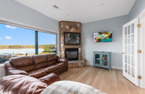 Nisswa House | Lakefront Retreat w/ Hot Tub