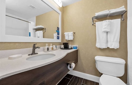 Vacaville House | Great Relaxing Overnight Stay! Free Breakfast, Close to Nut Tree Family Park!