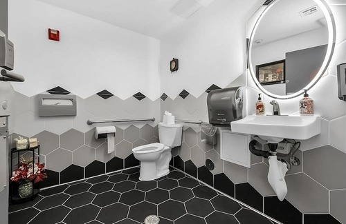 Vacaville House | Great Relaxing Overnight Stay! Free Breakfast, Close to Nut Tree Family Park!