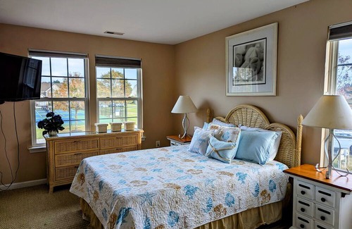 Ocean View House | 110 Lakeview Drive - Fairway Village