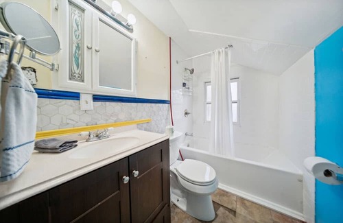 Mayfield Heights House | Charming Colorful Cottage