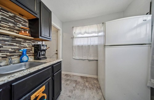 Cleveland House | Maple Ht South Cleveland 480 Lee