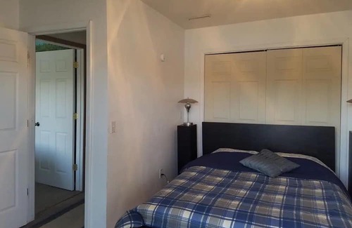 Colton Cottage | Waterfront 3 Bedroom Cottage - Free Kayaks, Canoes, Boats, Bikes, and Hot Tub!