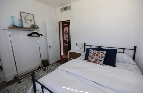 Hanford House | ZEN DEN Entire home to relax and enjoy the earthy feels