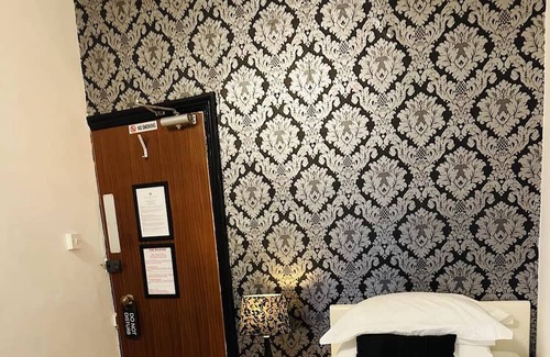 Douglas Promenade House | The Edelweiss Guest House