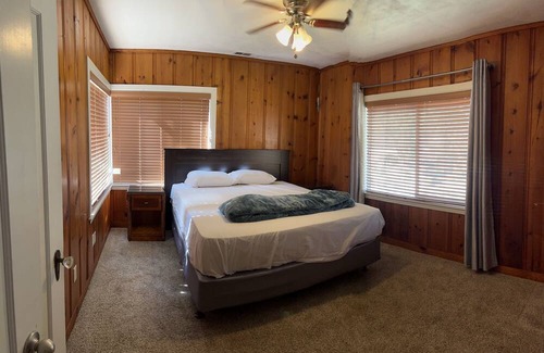 Three Rivers Cottage | Enjoyable Family Home with Country living