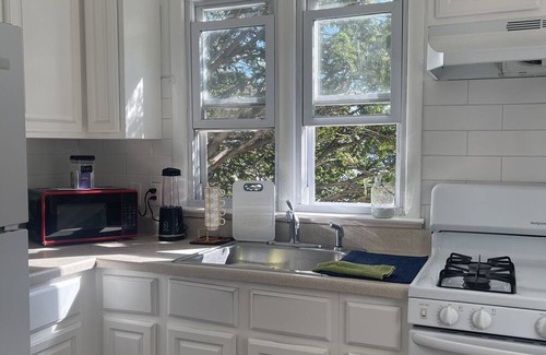 Elmwood Park House | Cozy House in Elmwood Park
