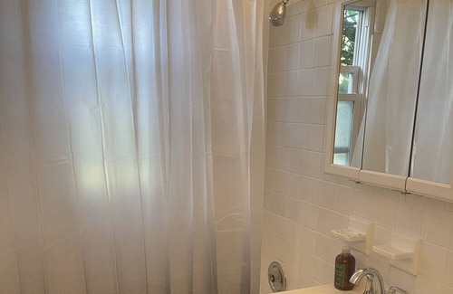 Elmwood Park House | Cozy House in Elmwood Park