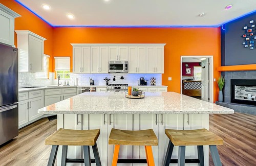 Ozona House | Amenity Paradise! Theater, Game-room, Mini Golf, Outdoor Bowling & Hot Tub!