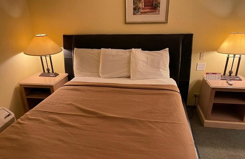 Muscatine Hotel | Travelodge Inn & Suites by Wyndham Muscatine
