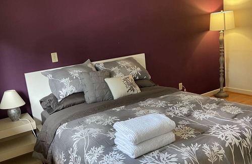 Etobicoke House | Home in prettiest neighborhood Etobicoke, close to airport