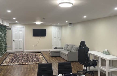 Churchill Meadows Apartment | Brand New Luxury Haven: Spacious 1BR Basement Gem with Modern Elegance Galore!