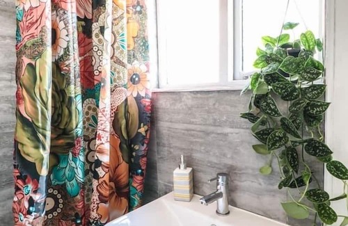 Leyton House | Exquisite Spacious 7BR Residence in Prime London