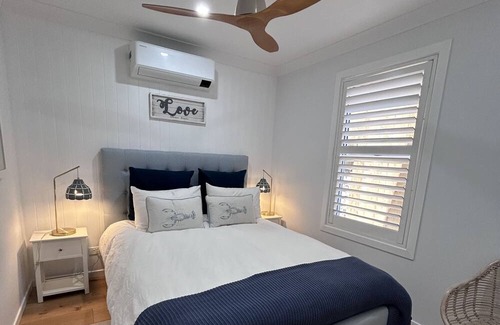 Catherine Hill Bay Apartment | Blue Moon Getaway, cozy, relaxing... stones throw from the beach and the lake