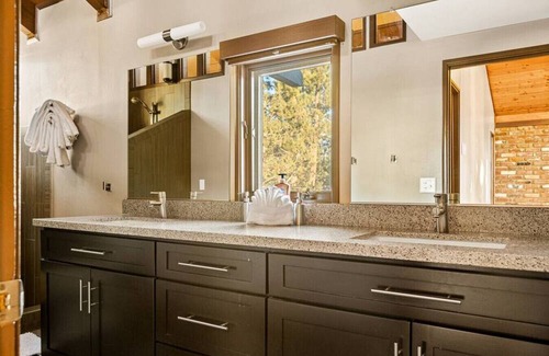 Woodlands House | happy bear · The Happy Bear Cabin Modern Woodsy Cabin + Hot Tub