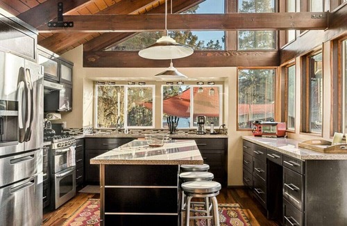 Woodlands House | happy bear · The Happy Bear Cabin Modern Woodsy Cabin + Hot Tub