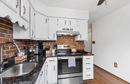Lawrenceville Apartment | 3 Bedroom 718146 by Houzlet