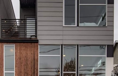 Crown Hill House | Modern 3 Bedroom Townhouse w/Private Rooftop