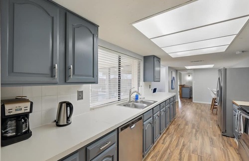 Northeast Carrollton House | Luxury Retreat in Carrollton – Pool, Patio & More
