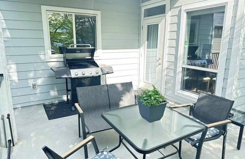 Central Okanagan House | Lakes, outdoor adventure, winery, shops, beaches, surrounded by natural beauty