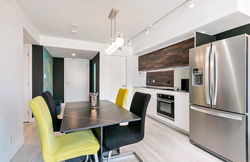 Downtown Vancouver Condo | D4 - Amazing Junior 2 Bedroom, Central Location + AC