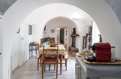 Casalini House | Holiday Home 'Trullo Antica Pietra' with Private Terrace, Private Garden and Air Conditioning
