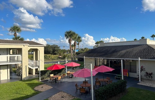 Kissimmee Apartment | Newly renovated room in cozy hotel near Disney