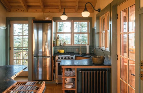 Lunenburg County Apartment | Shackup Tower - 30 ft in the air & hot tub