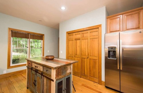 Mill Spring House | Lakefront Oasis~$375 Free Activities Daily