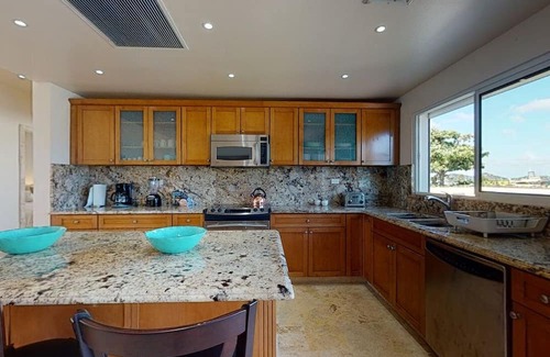 Simpson Bay Condo | Lovely 3 Bedroom Beachfront Condo located at Coco's Beach Club!